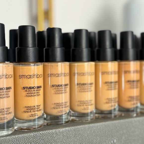 SMASHBOX - STUDIO SKIN 24 HOUR HYDRA FOUNDATION. MANY SHADES AVAIL - Picture 2 of 9